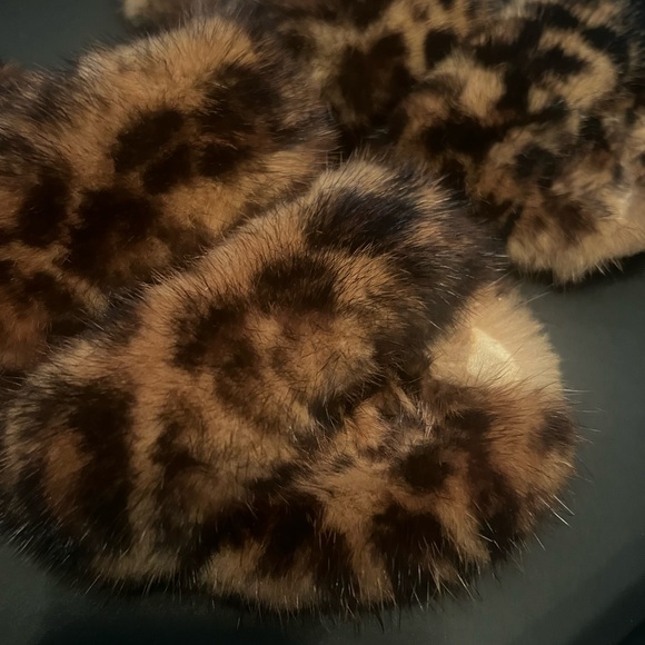 AUTHENTIC SAINT LAURENT Leopard Mink Sandals - Picture 4 of 16